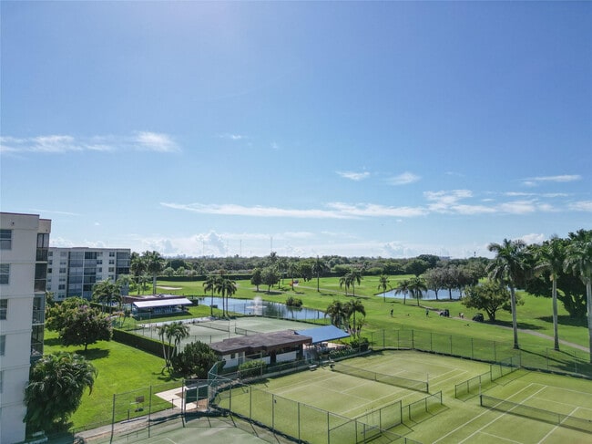 Foto del edificio - 8900 Washington St