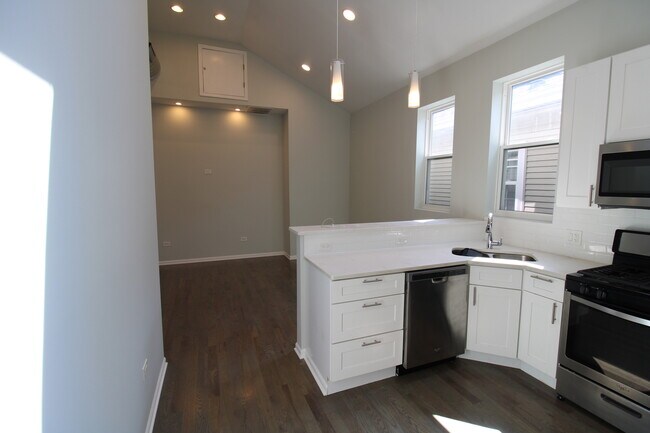 Building Photo - 712 N Willard Ct