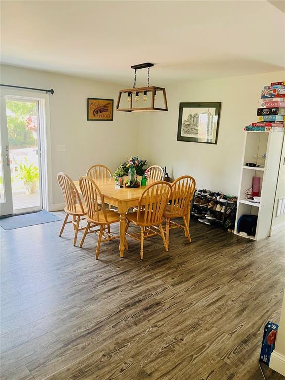 Foto del edificio - 215 Metacom Ave