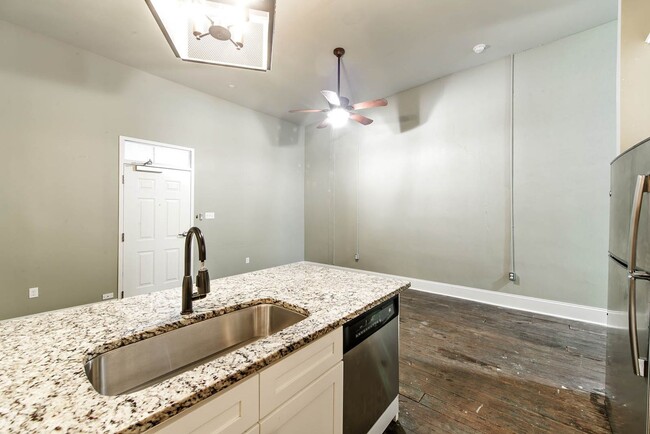 Building Photo - Downtown Charm: Spacious 1BR Apartment in ...