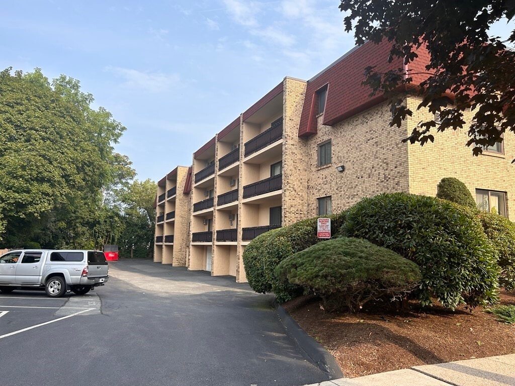 51 Albion St Unit B4, Melrose, MA 02176 Condo for Rent in Melrose, MA