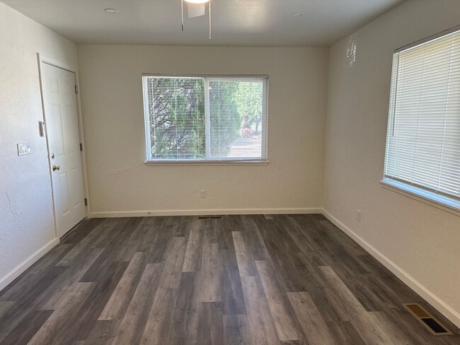 Building Photo - Completely remodeled 2 bedroom gem with 1 ...