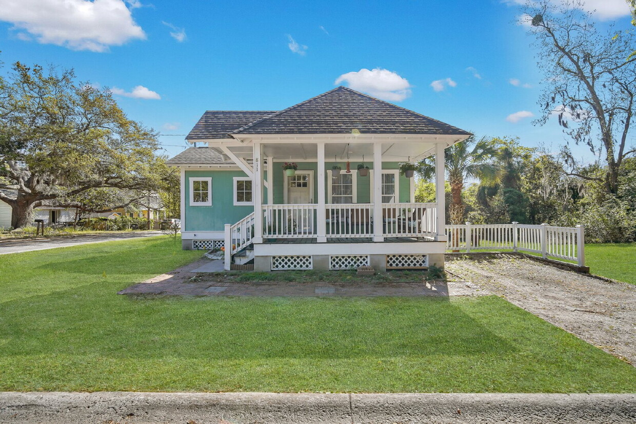 Foto principal - "Charming 3-Bed, 2-Bath Home in Beaufort's...