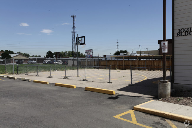 Cancha de básquetbol - Kipling Townhomes