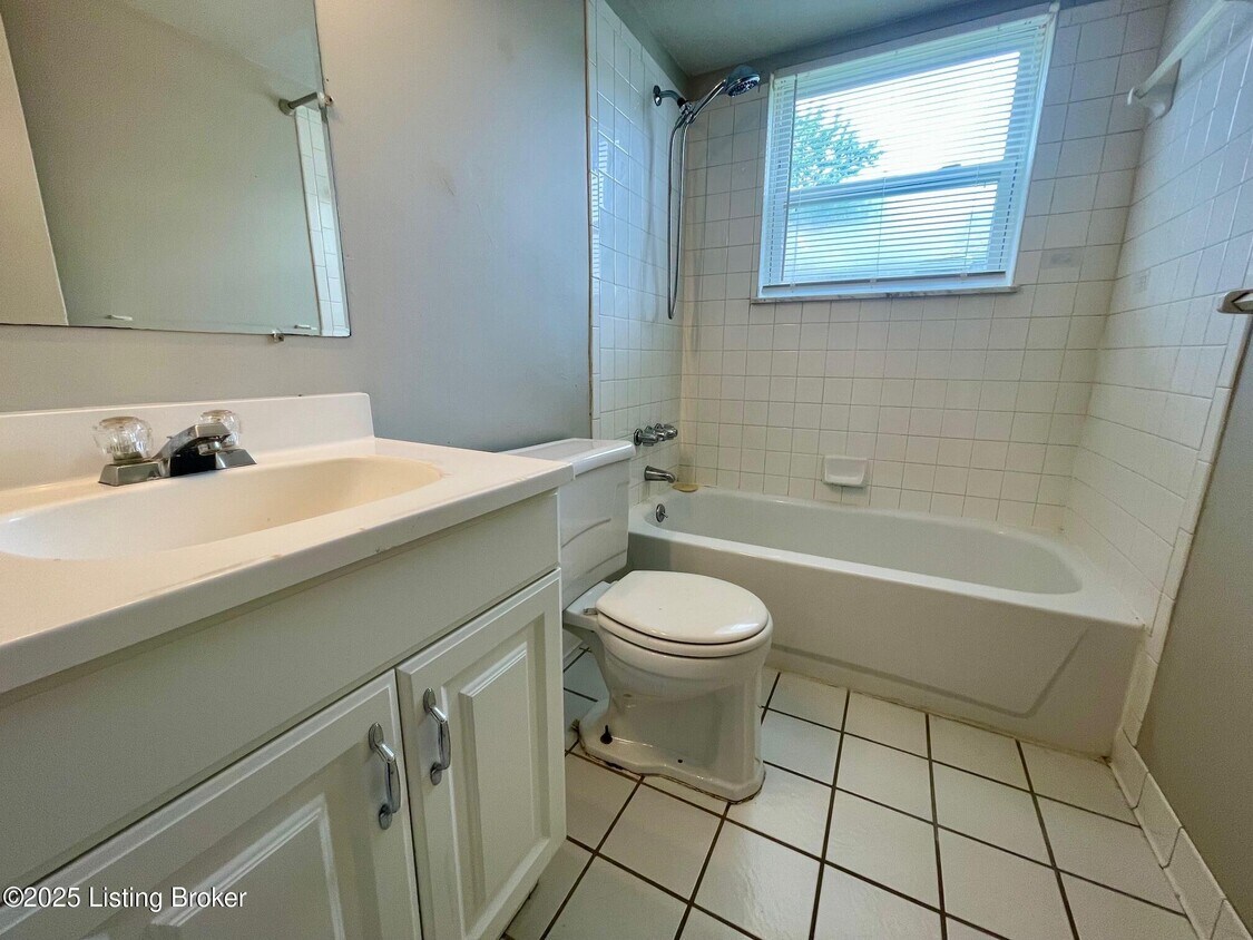 Building Photo - 2504 Langdon Dr