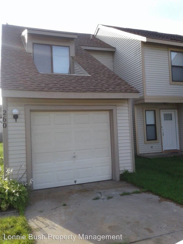 Primary Photo - 3 br, 2.5 bath House - 260 Mannings Lane