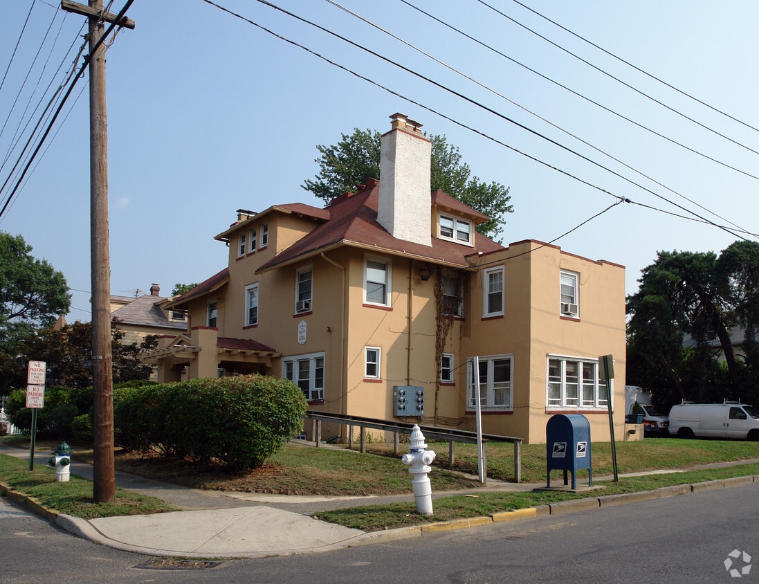 2 E Thompson Ave, Gloucester City, NJ 08030 Apartments in Gloucester