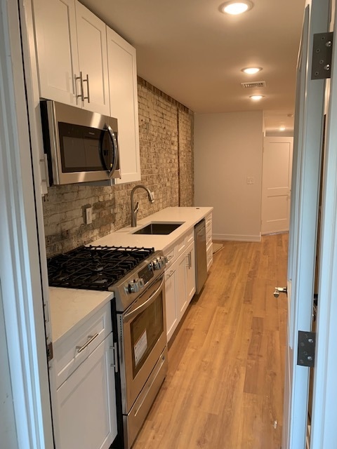 Building Photo - 809 Main St