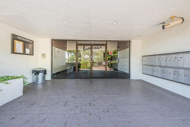 Building Photo - 2581 Countryside Blvd
