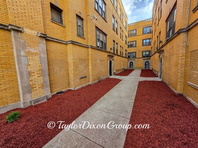 Foto del edificio - 4033 W Gladys Ave