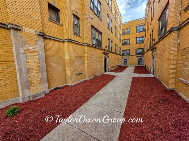 Foto del edificio - 4033 W Gladys Ave