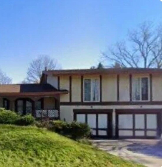 Foto del edificio - 2723 Stoneleigh Dr
