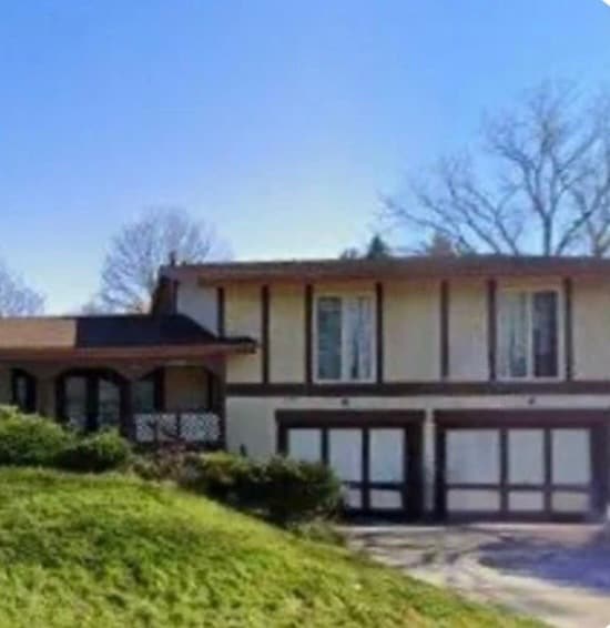 Building Photo - 2723 Stoneleigh Dr