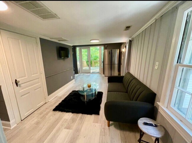 Foto del edificio - 4125 Farrington Rd