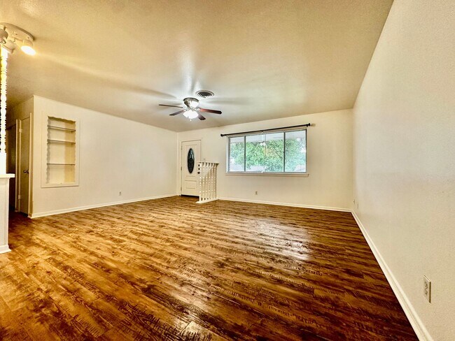 Foto del edificio - 3/2 With Office