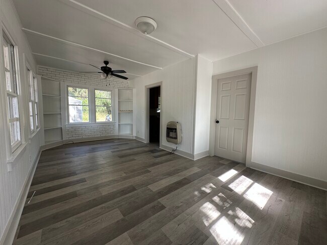 Foto del edificio - 2298 S Marion Ave