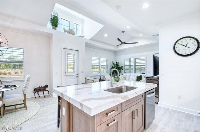 Foto del edificio - 6984 Saona CT