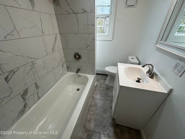 Building Photo - 113 N Fulton St