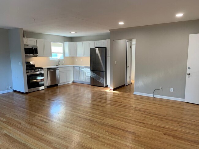 Sala de estar/Cocina/Comedor - 7107 Dartmouth Ave