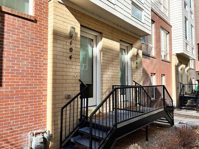 Foto del edificio - Luxury Slot-Style Town Home in the Heart of RiNo