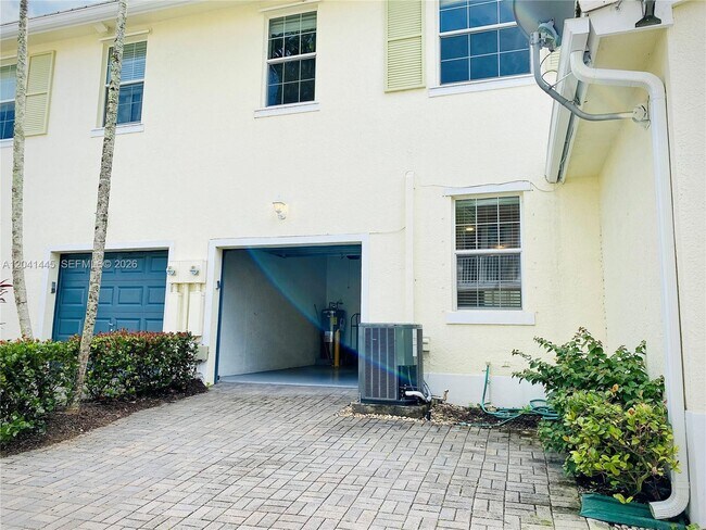 Building Photo - 1557 Frederick Small Rd