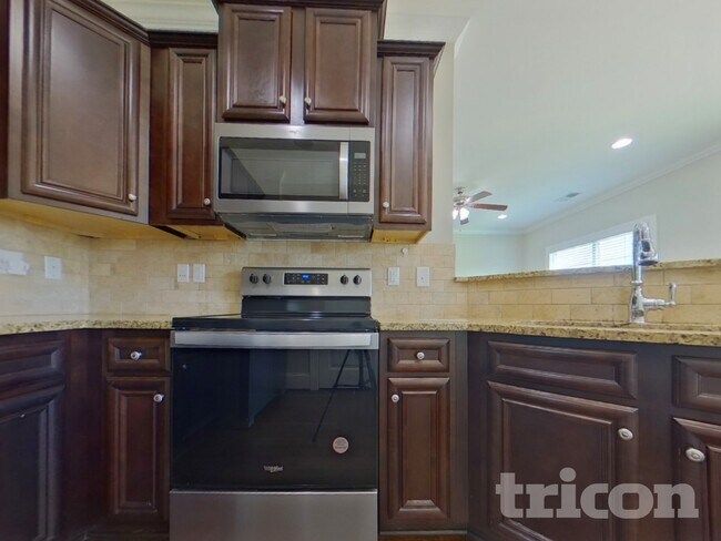 Building Photo - 432 Walking Ln