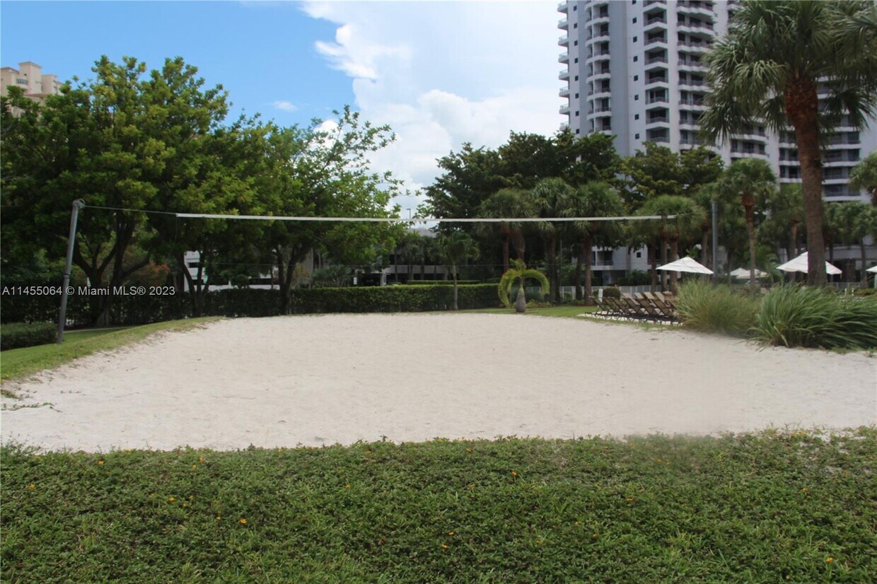 Foto del edificio - 3300 NE 192nd St