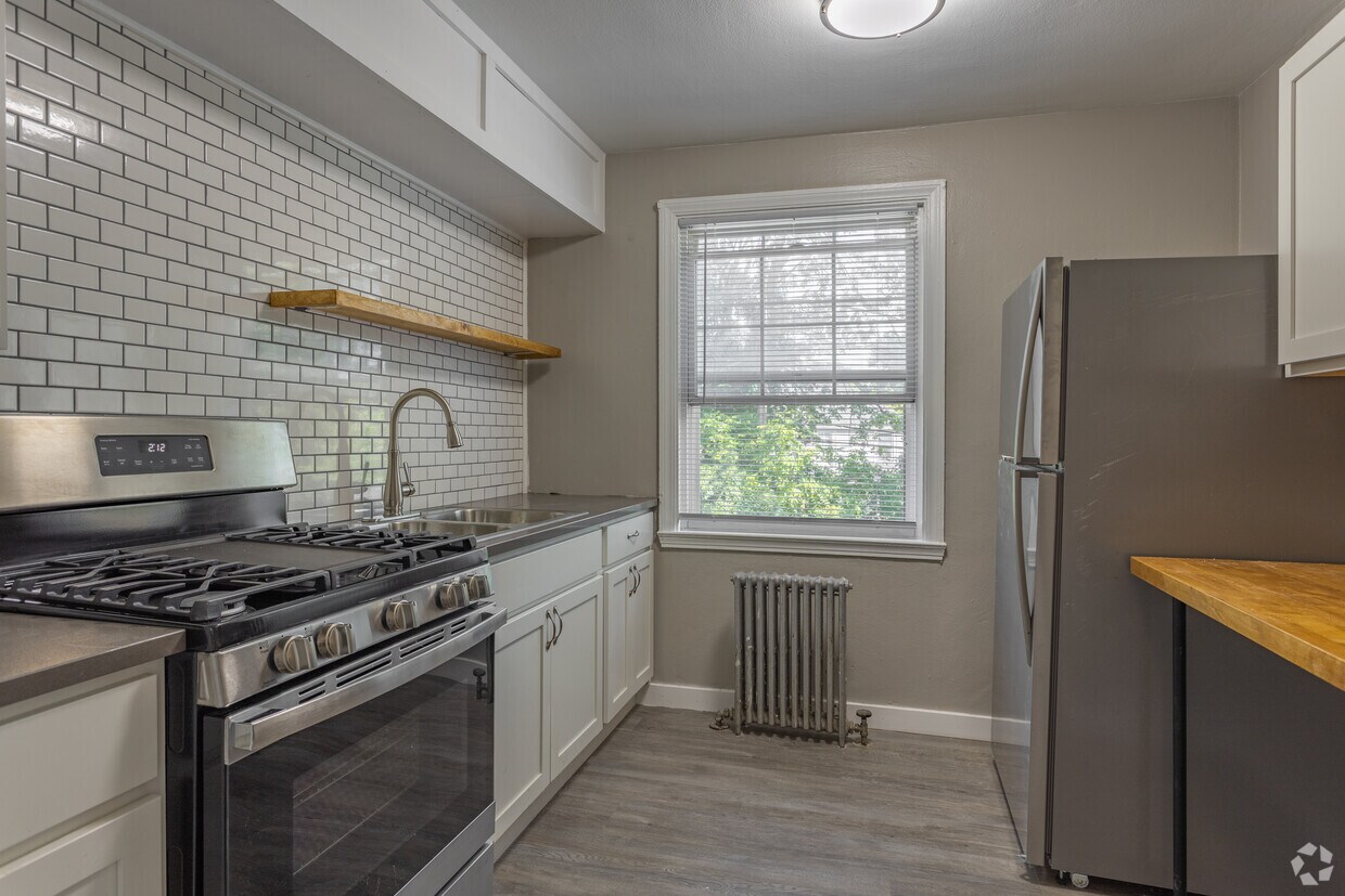 Kenwood Crossing Apartments 415 E 222nd St Cleveland, OH