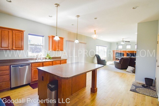 Building Photo - 4 br, 3 bath House - 15226 Aurora Cir