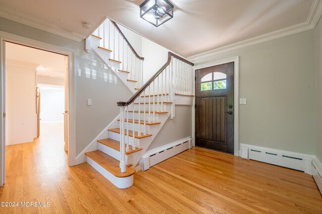 Building Photo - 14 E River Rd