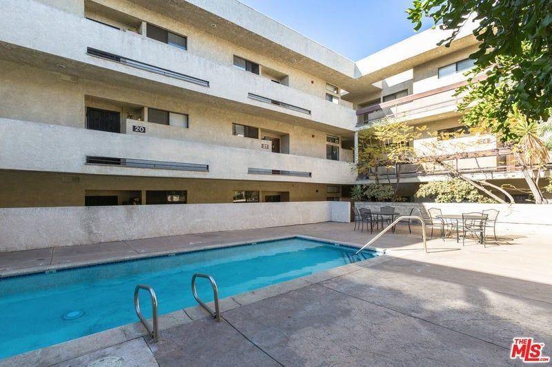 Foto principal - 729 S Hobart Blvd