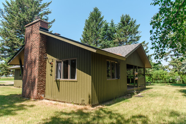 Building Photo - 3405 Middle Rd
