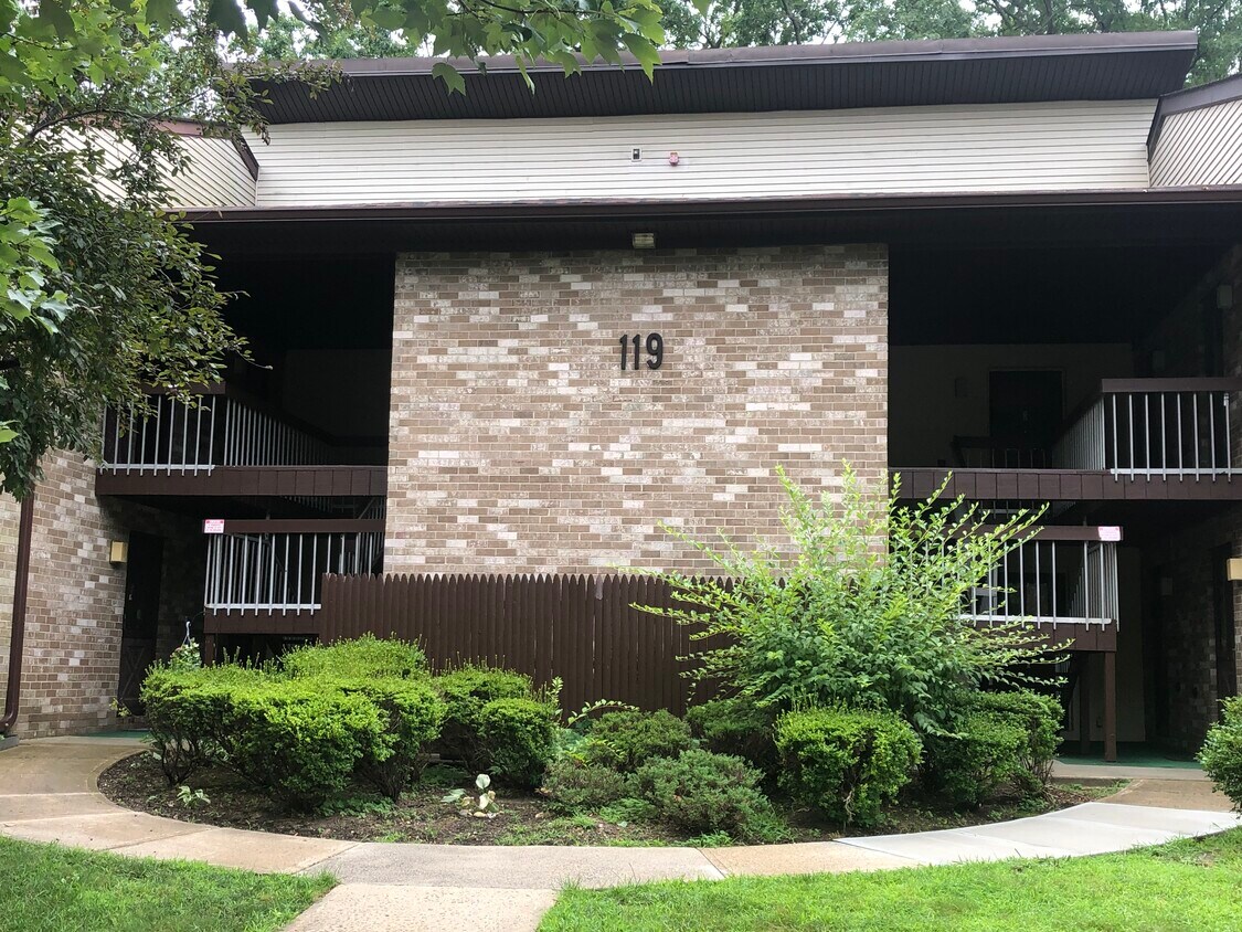 119 Amberly Dr Unit 119F Amberly Drive, Manalapan, NJ 07726 Condo for Rent in Manalapan, NJ