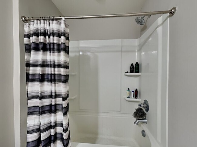 Foto del edificio - 1121 Camellia Ridge Dr