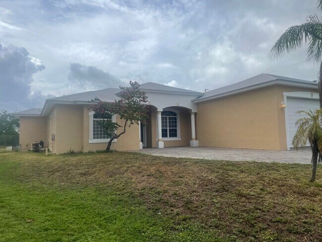 Foto del edificio - 2643 SW Harem Cir