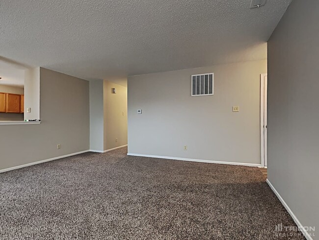 Building Photo - 2022 Dutch Elm Dr