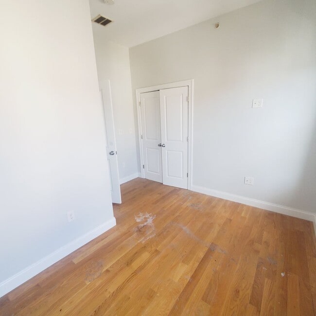 Foto del edificio - 355 Adams St