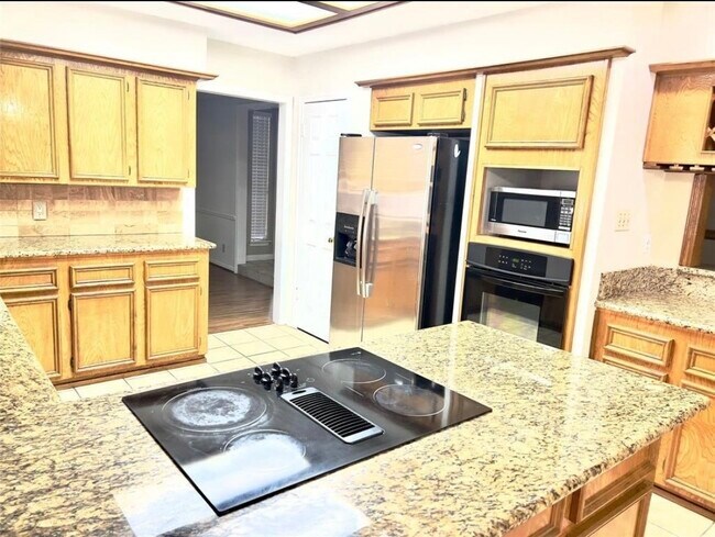 Foto del edificio - 22527 Wildwood Grove Dr