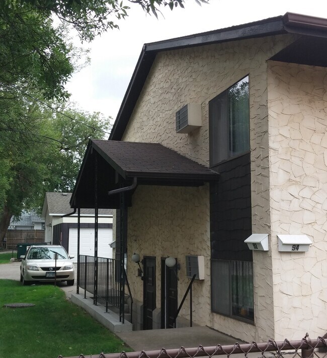 Building Photo - 94 Arlington Ave W