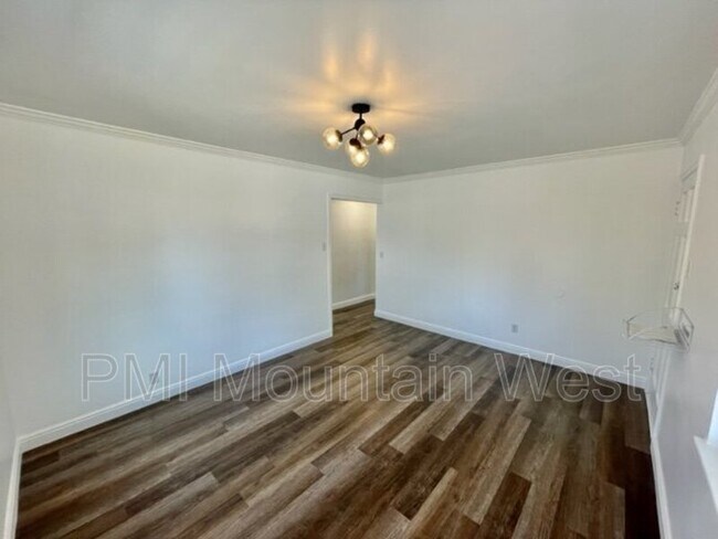 Building Photo - 116 Ross Dr