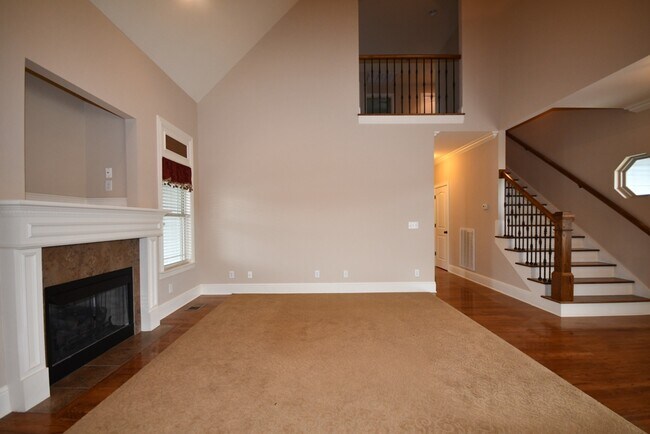Foto del edificio - 8751 Seven Lakes Dr