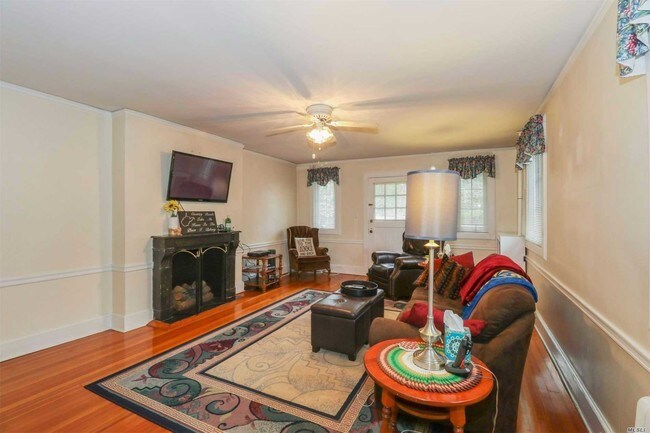 Foto del edificio - 216 Little Neck Rd