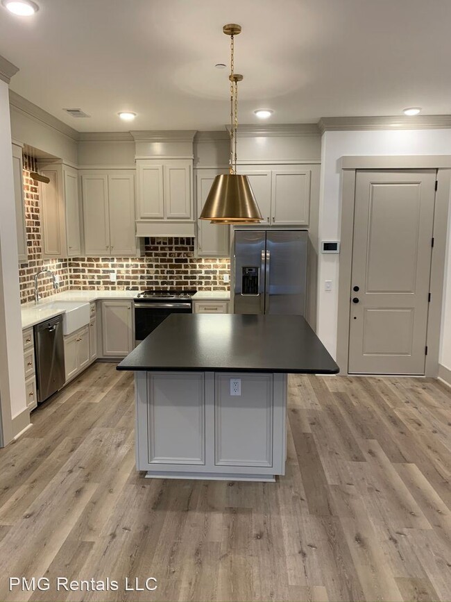Foto del edificio - 1 br, 1 bath House - 79 South College Street