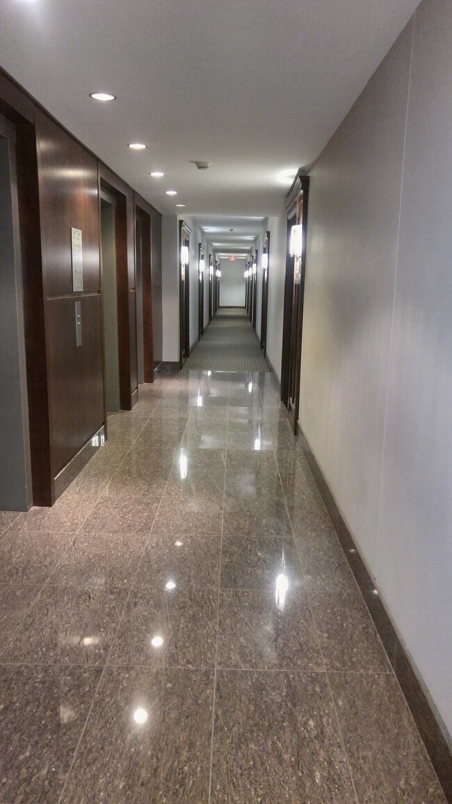 Building Photo - 238 Besserer St