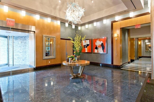 Building Photo - 2700 S Las Vegas Blvd