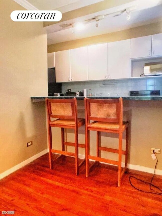 Foto del edificio - 208 E 70th St