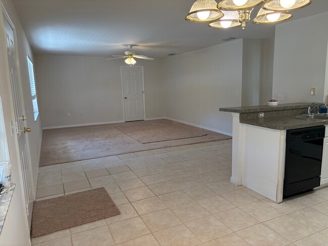 Foto del edificio - 381 Del Monte Rd