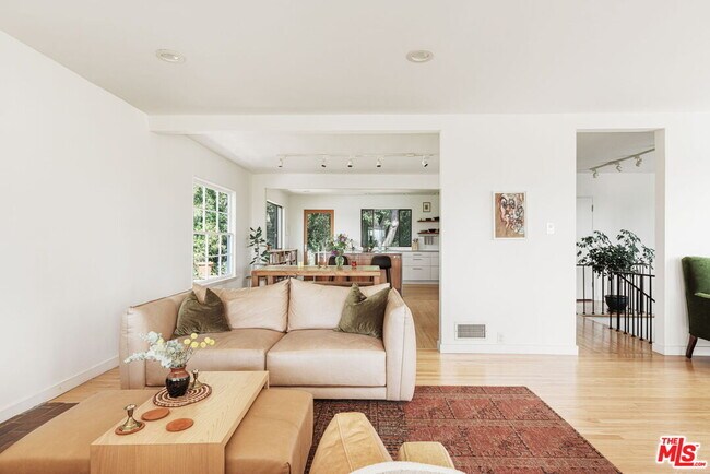 Foto del edificio - 3915 Clayton Ave W