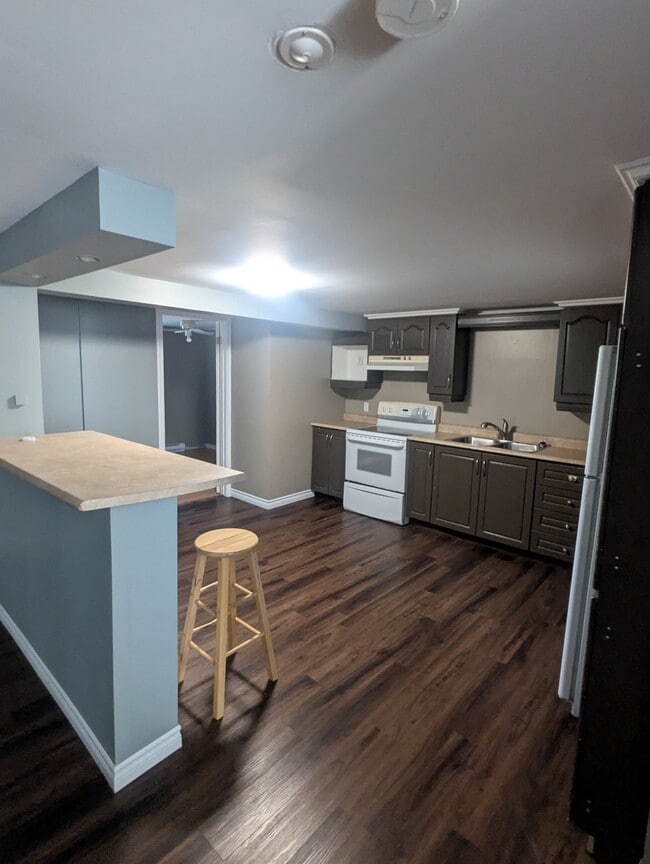 Building Photo - 849 Rue Principale