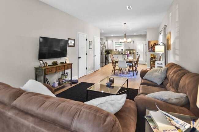 Foto del edificio - Pet Friendly Two Bedroom!